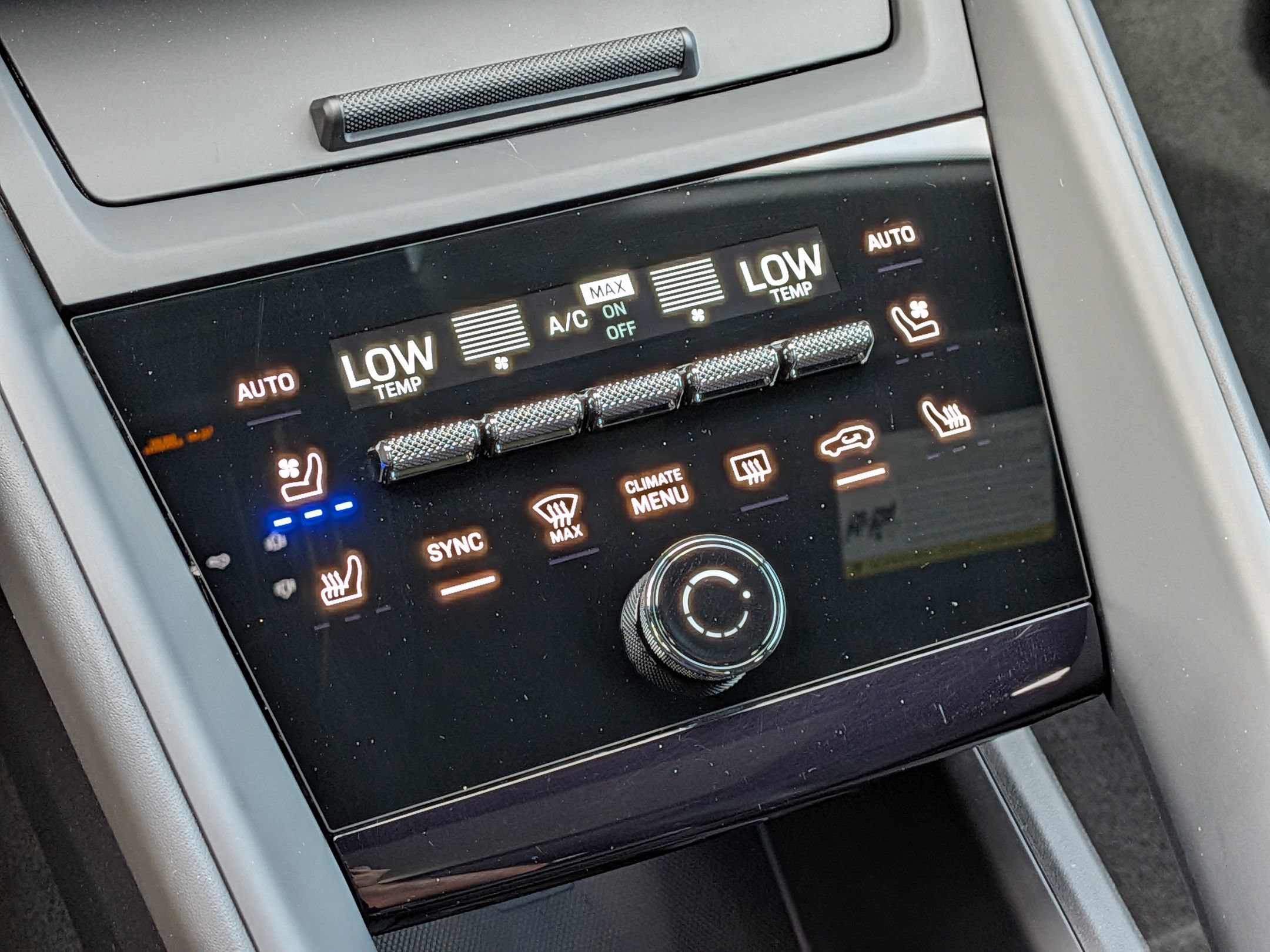 Certified 2025 Porsche Macan Electric RWD image 18