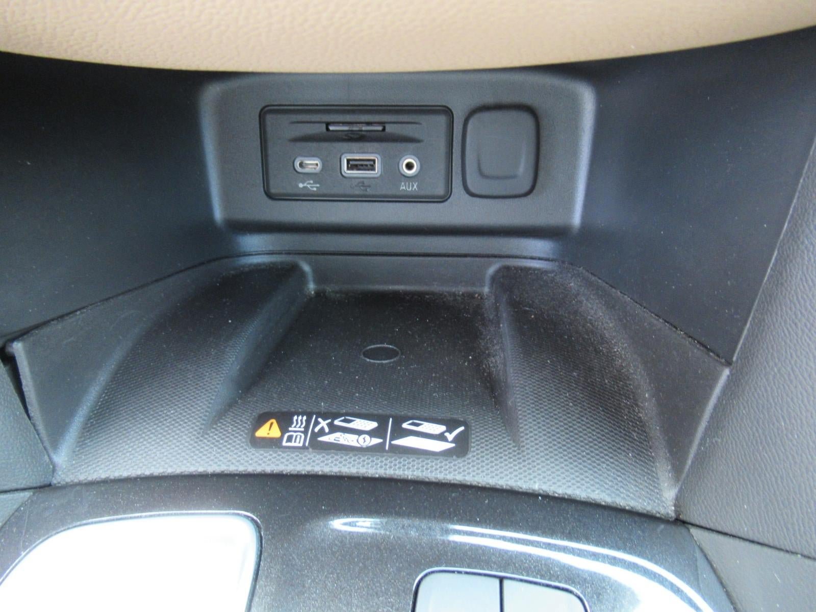 Used 2024 Chevrolet Equinox Premier FWD image 25