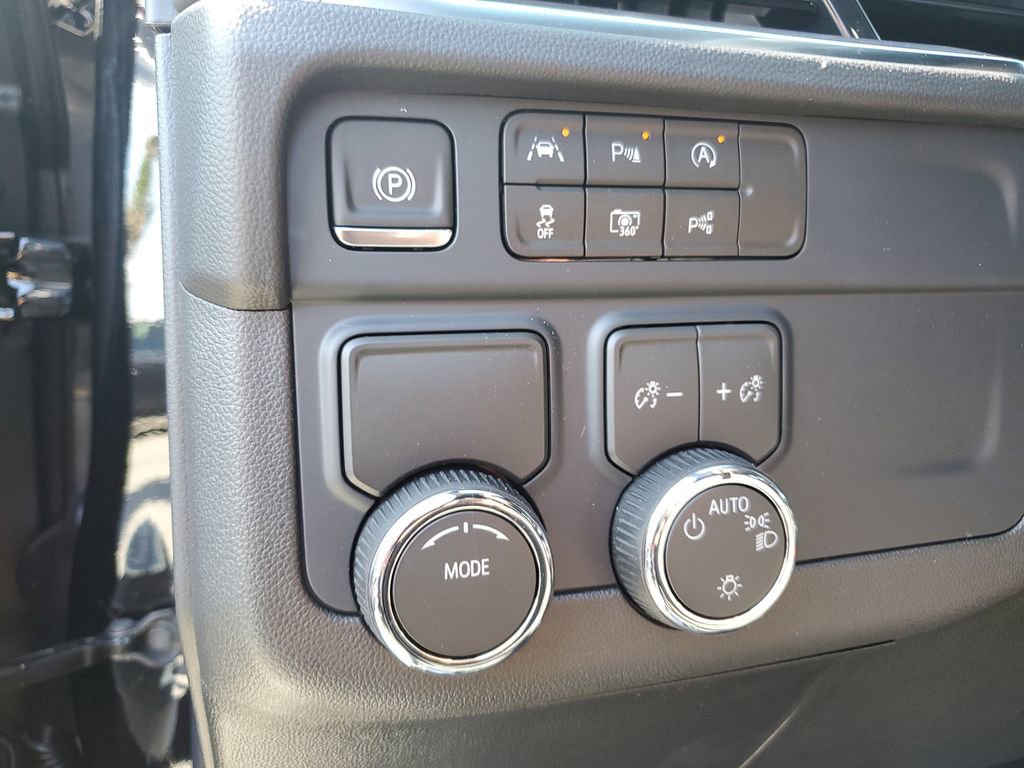 New 2026 Chevrolet Suburban LS image 22