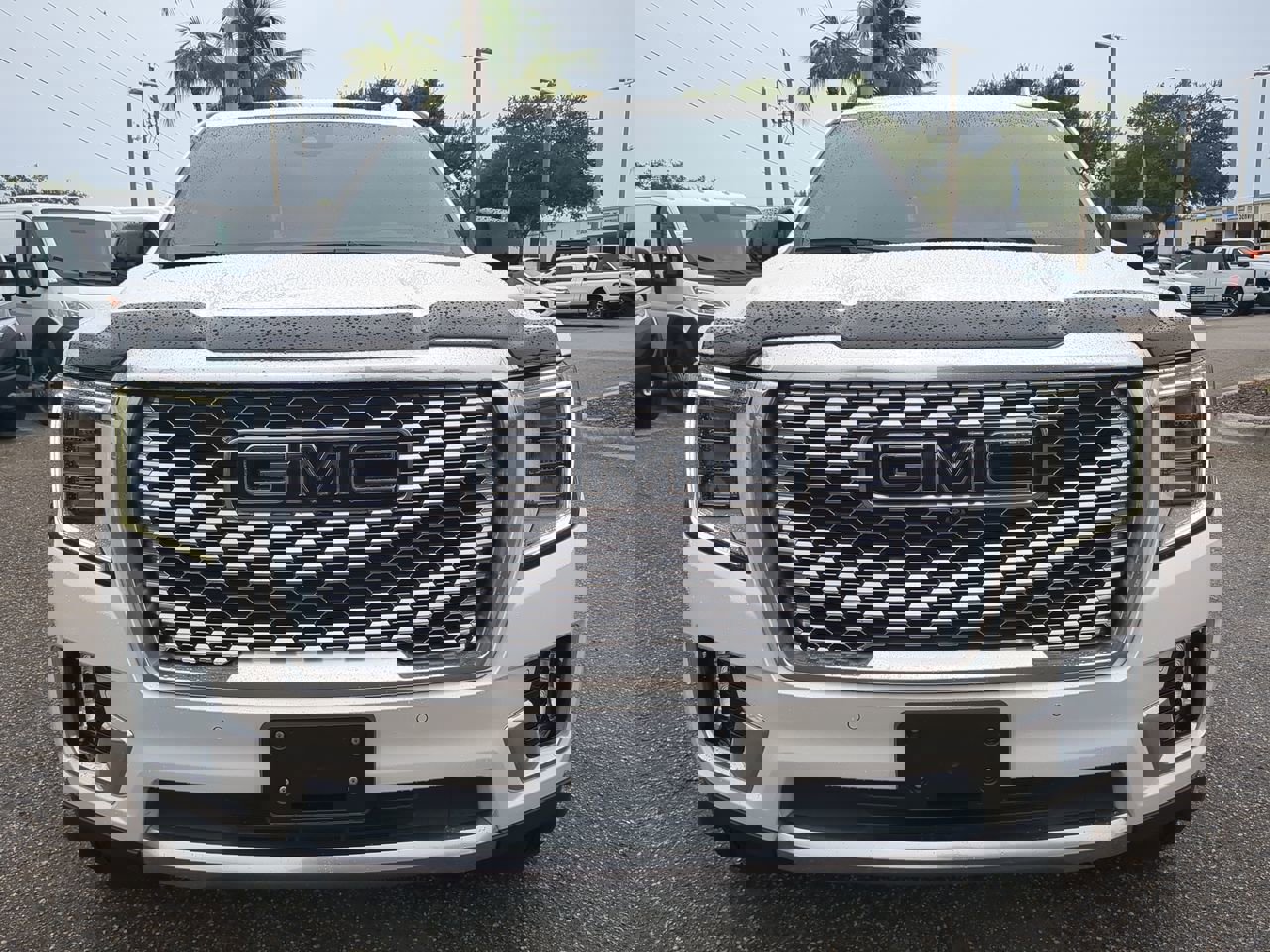 Used 2024 GMC Yukon Denali w/ Denali Reserve Package image 3