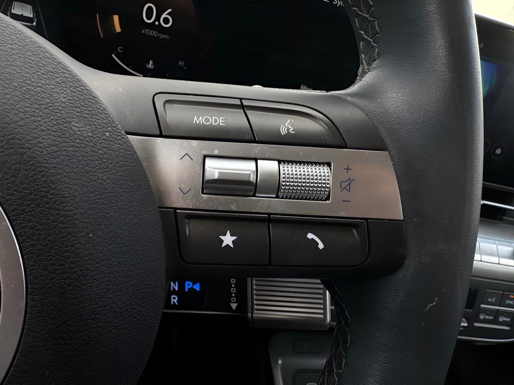 Used 2025 Hyundai Kona SEL image 24