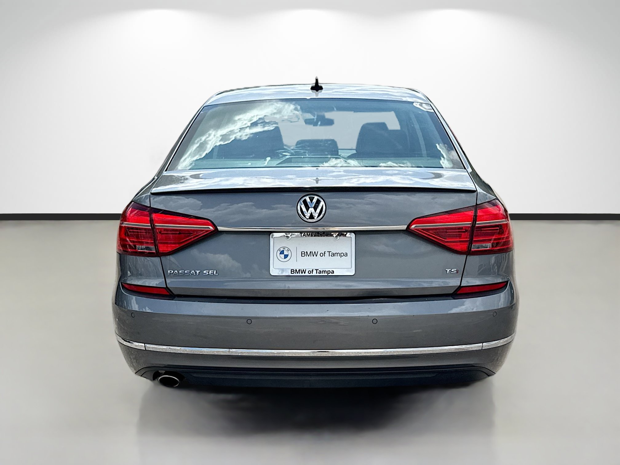 Used 2016 Volkswagen Passat 1.8T SEL Premium FWD image 3