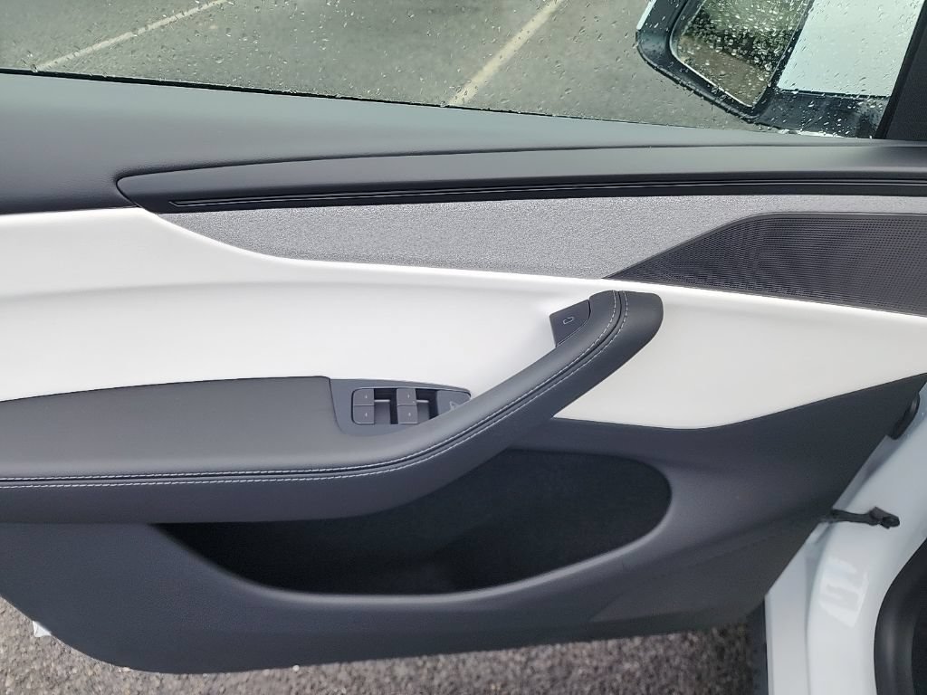Used 2026 Tesla Model Y 2WD image 10