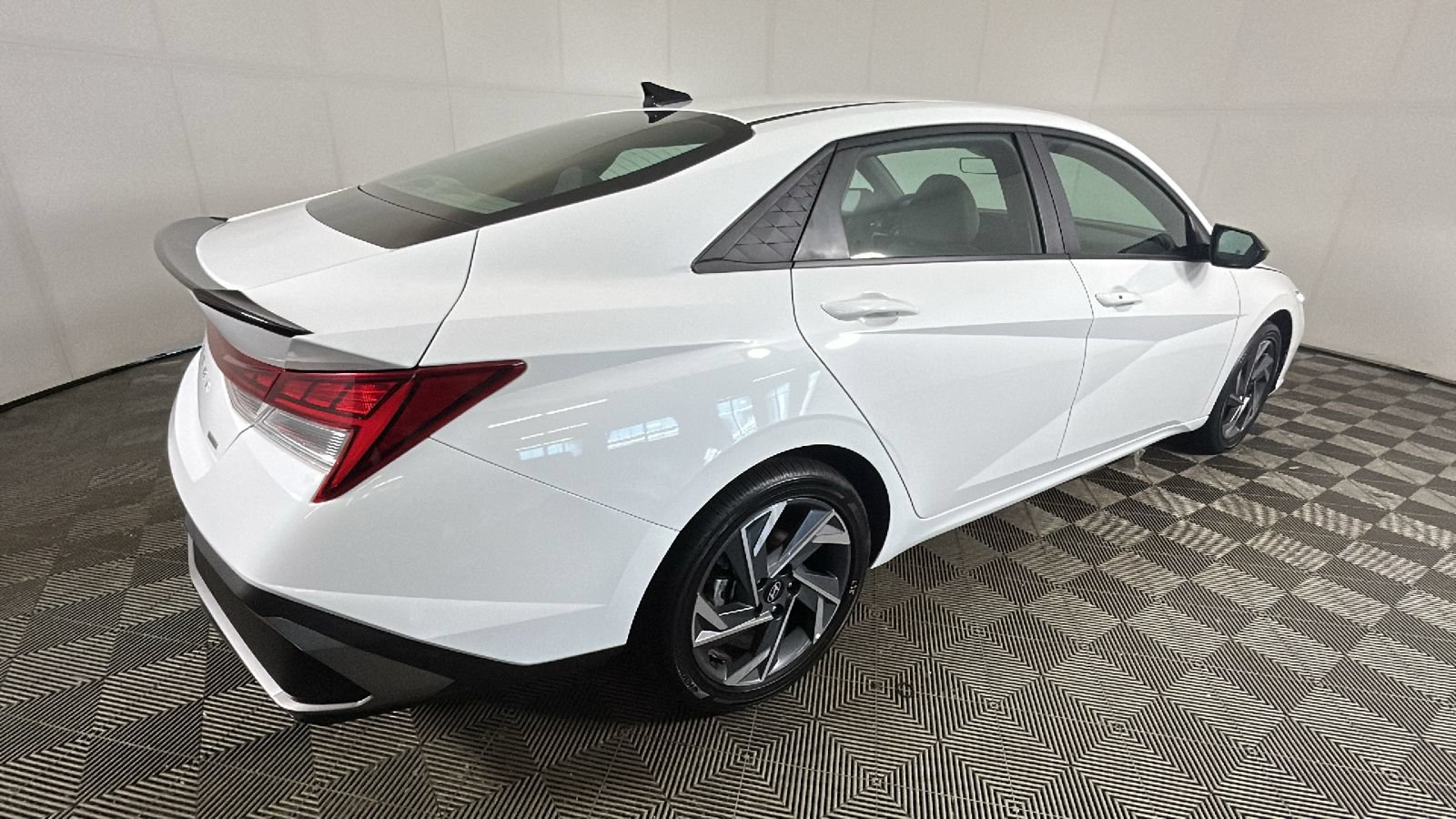 Certified 2025 Hyundai Elantra SEL FWD image 3