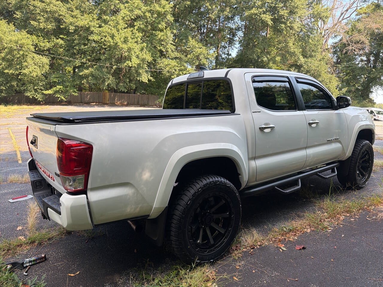 Used 2016 Toyota Tacoma Limited w/ Towing Package AWD/4WD image 7