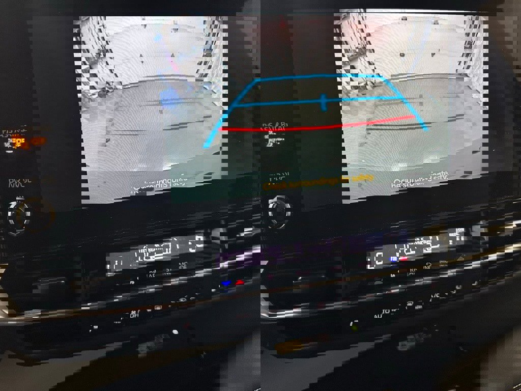 Used 2025 Toyota Sienna XSE image 39