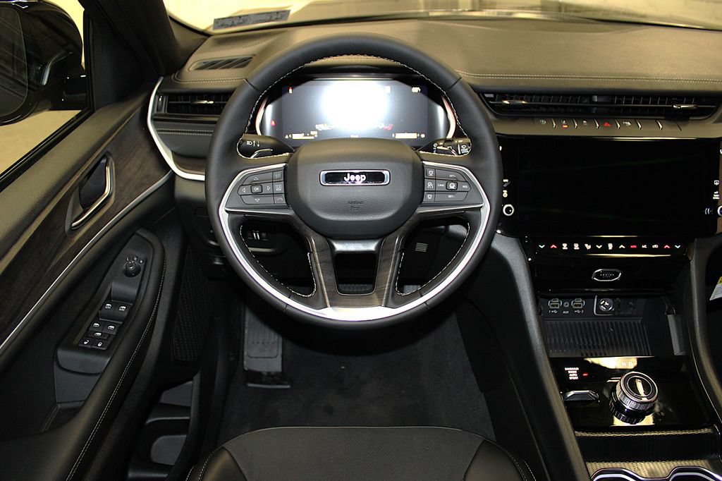 New 2026 Jeep Grand Cherokee Altitude AWD/4WD image 12