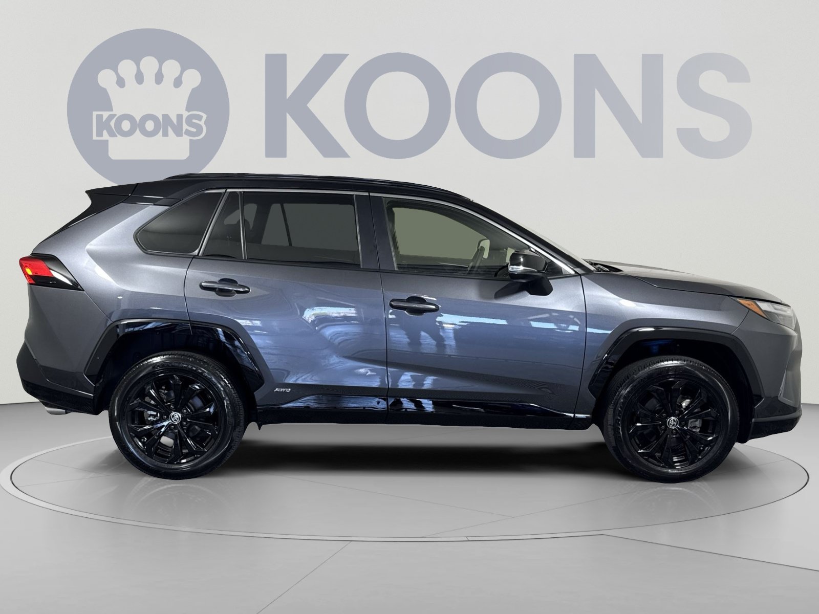 Used 2025 Toyota RAV4 XSE AWD/4WD image 8