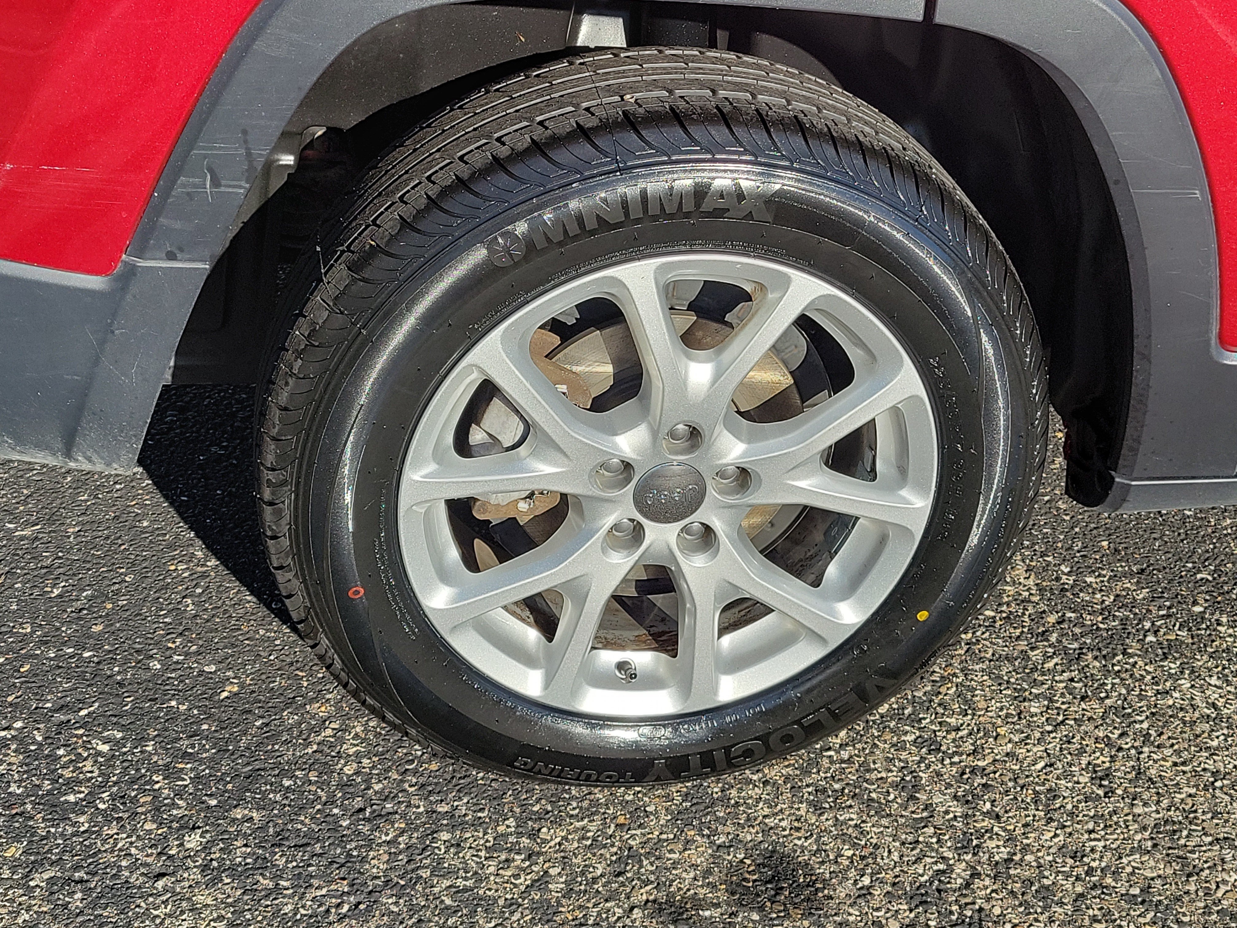 Used 2015 Jeep Cherokee Latitude w/ Cold Weather Group FWD image 6