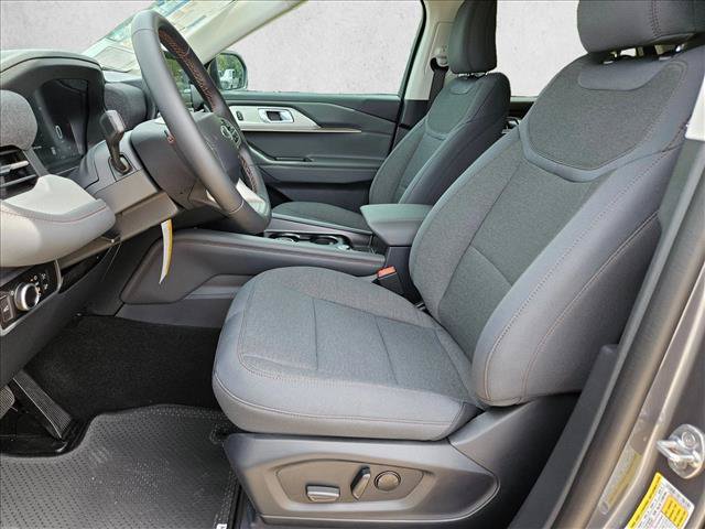 New 2026 Ford Explorer Active RWD image 4