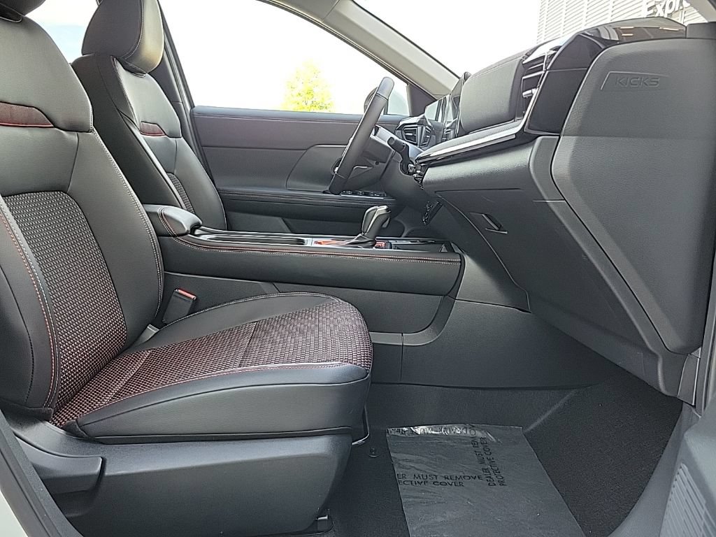 Certified 2025 Nissan Kicks SR w/ Illumination Package FWD image 18