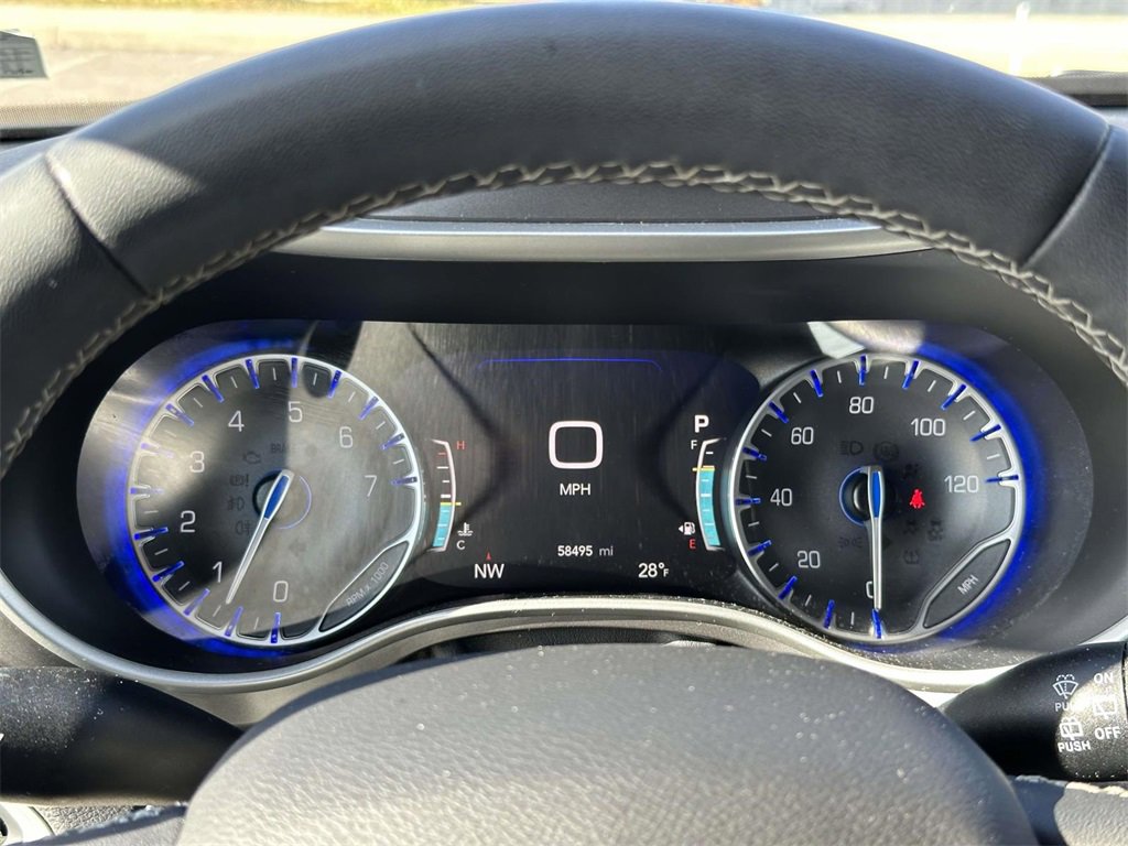 Used 2024 Chrysler Pacifica Touring-L image 11