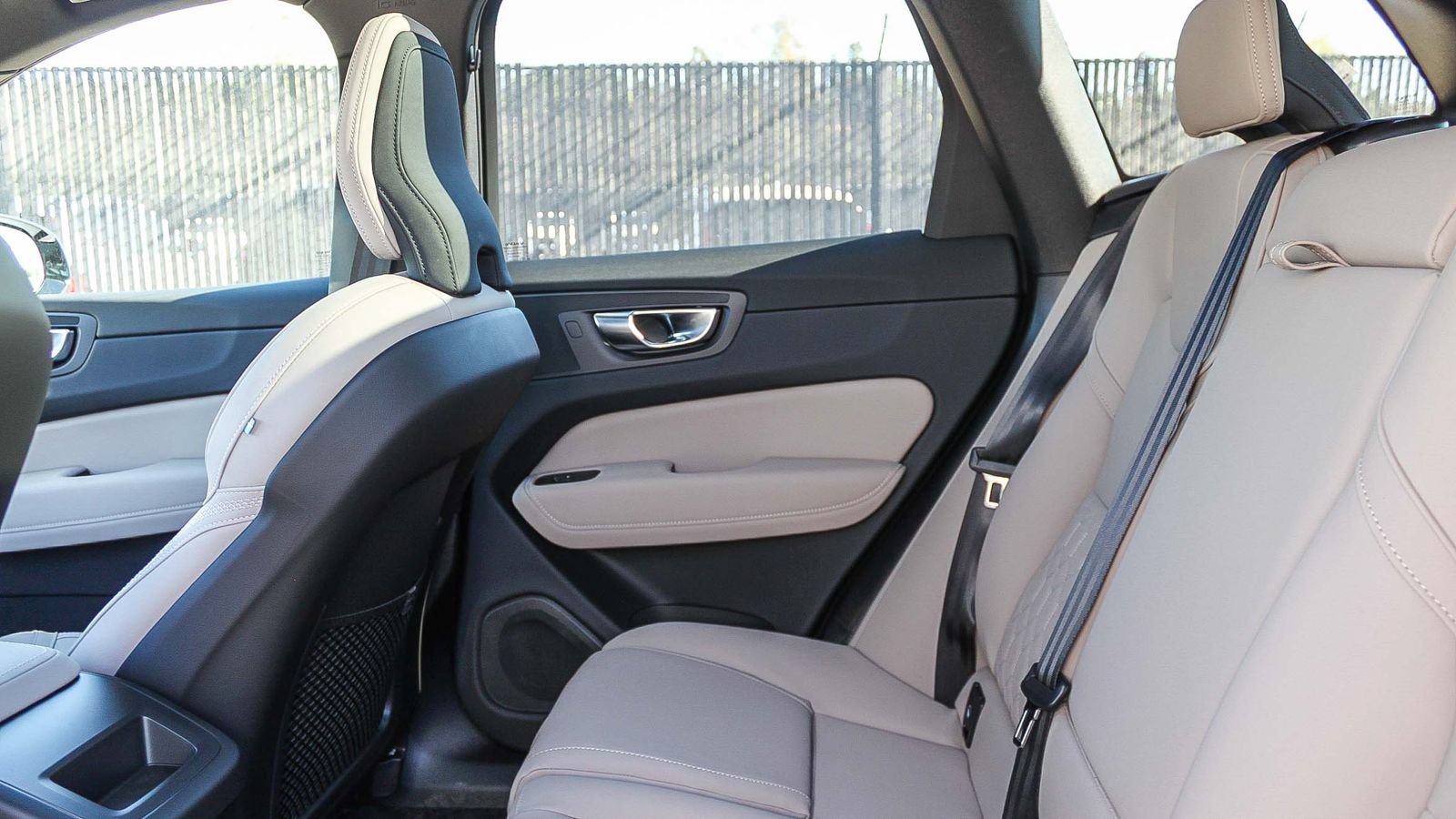 New 2026 Volvo XC60 B5 Plus w/ Climate Package PRO AWD/4WD image 49