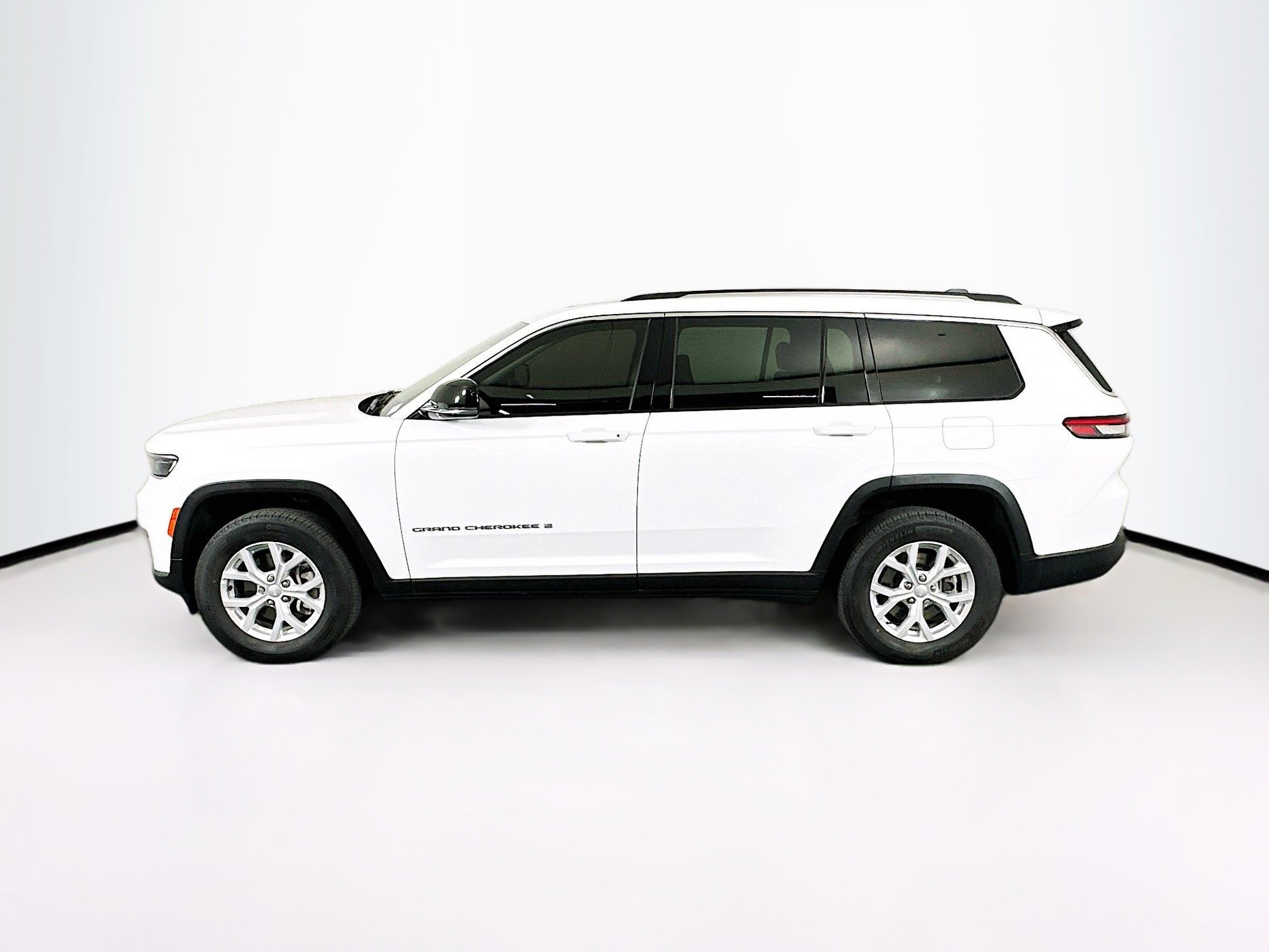Used 2023 Jeep Grand Cherokee L Limited w/ Trailer Tow Group (B) image 4