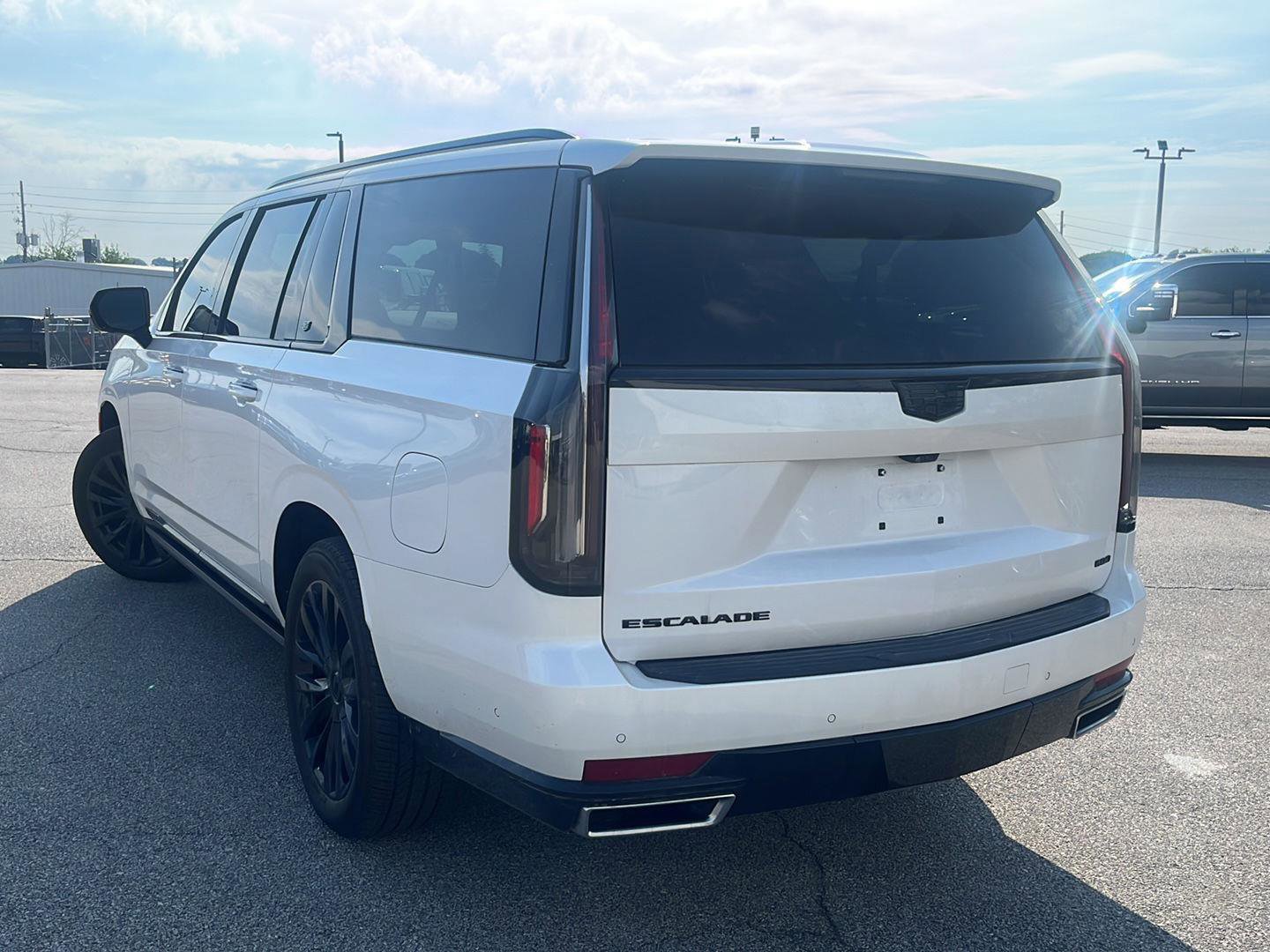 Used 2024 Cadillac Escalade ESV Premium Luxury w/ Performance Package AWD/4WD image 5