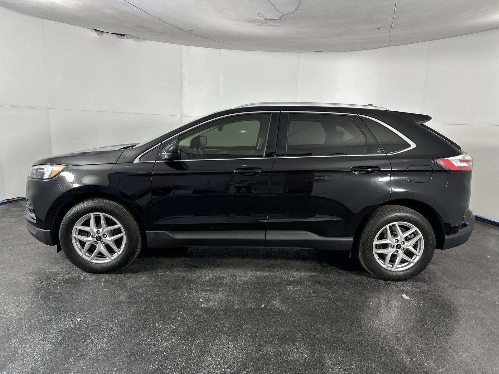 Used 2024 Ford Edge SEL w/ Convenience Package AWD/4WD image 5