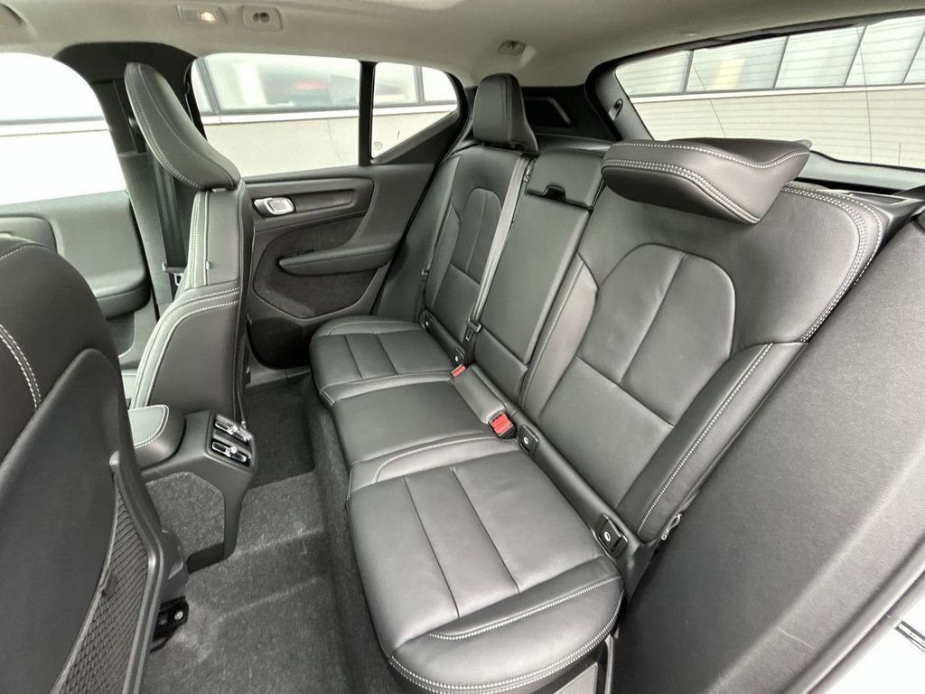 New 2026 Volvo XC40 B5 Plus w/ Protection Package Premier AWD/4WD image 23