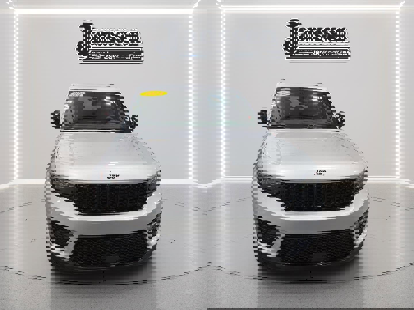 Used 2024 Jeep Grand Cherokee Altitude image 7