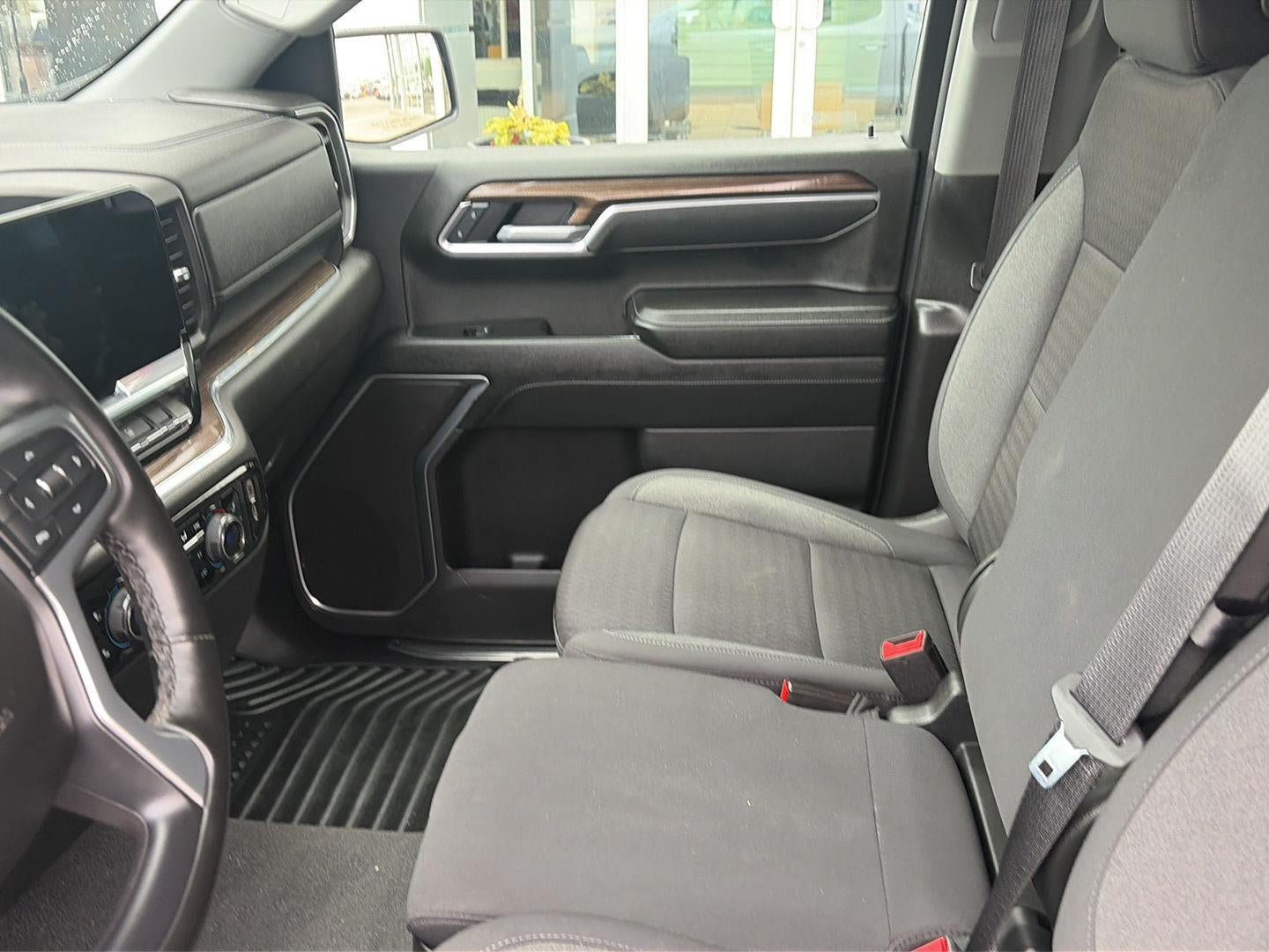 Used 2025 Chevrolet Silverado 1500 LT AWD/4WD image 14