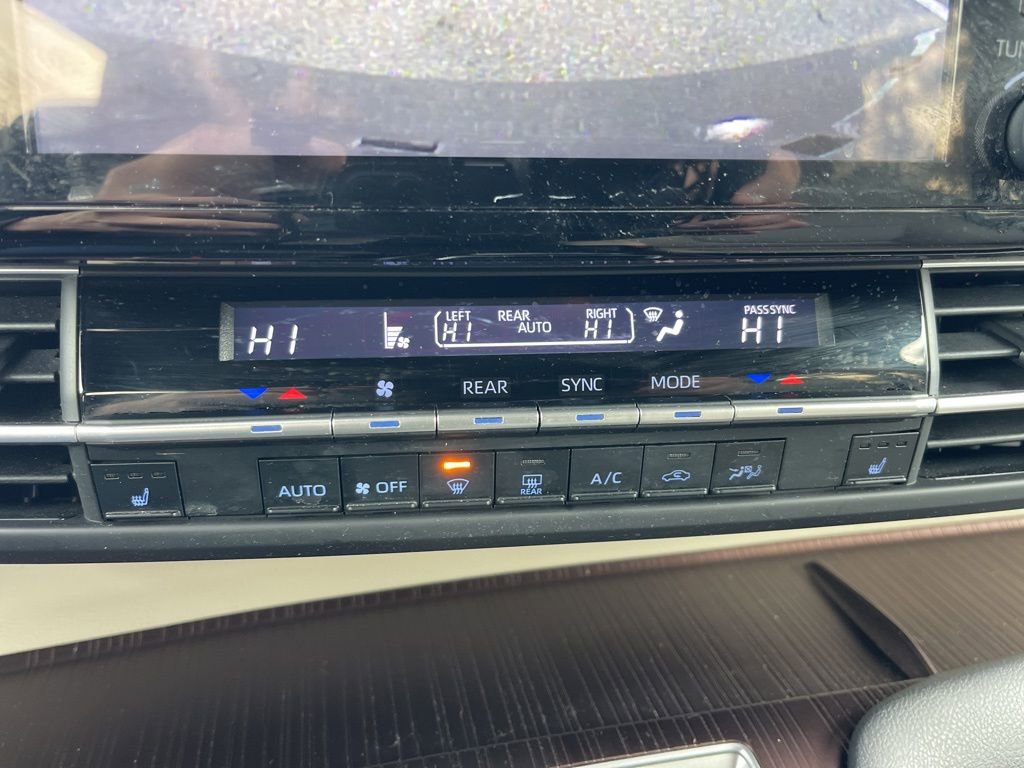 Used 2021 Toyota Sienna XLE image 12