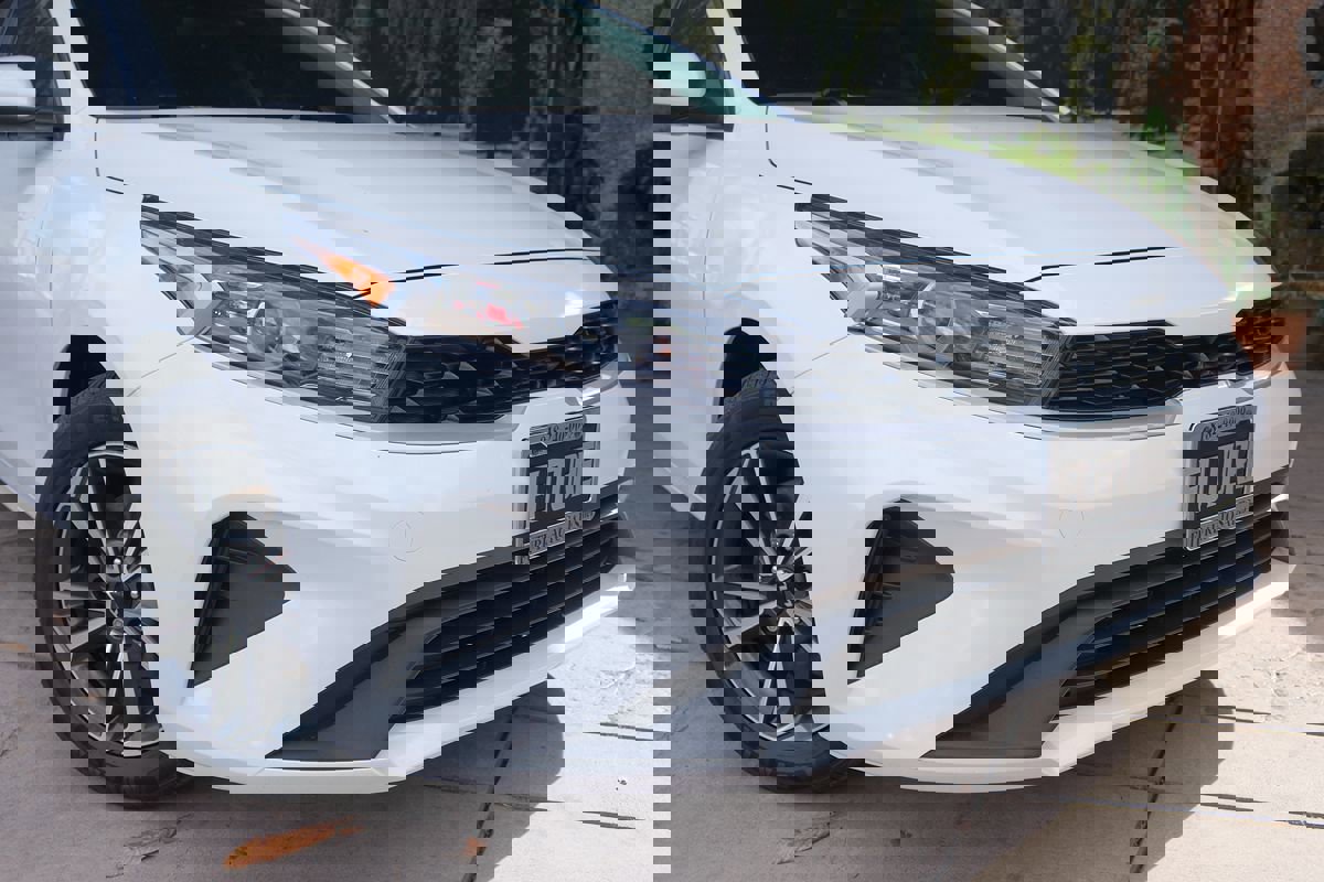 Used 2023 Kia Forte LXS image 7