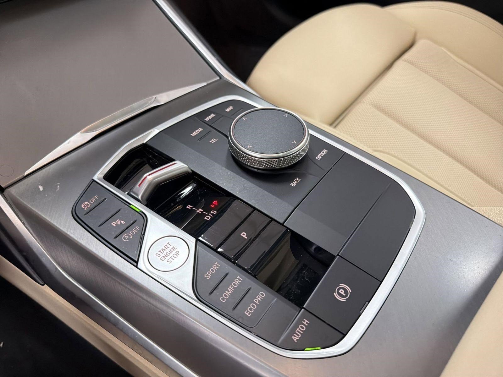 Certified 2025 BMW 330i xDrive Sedan AWD/4WD image 17