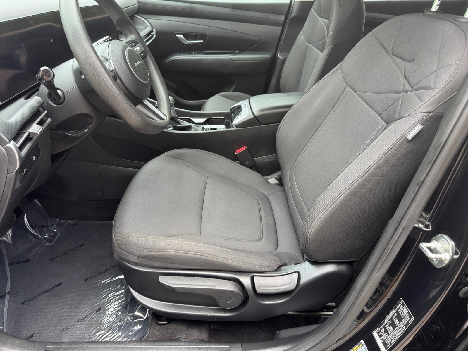 Used 2025 Hyundai Tucson SE FWD image 13