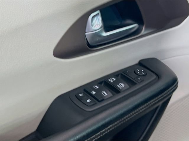 Used 2022 Chrysler Voyager LX image 17
