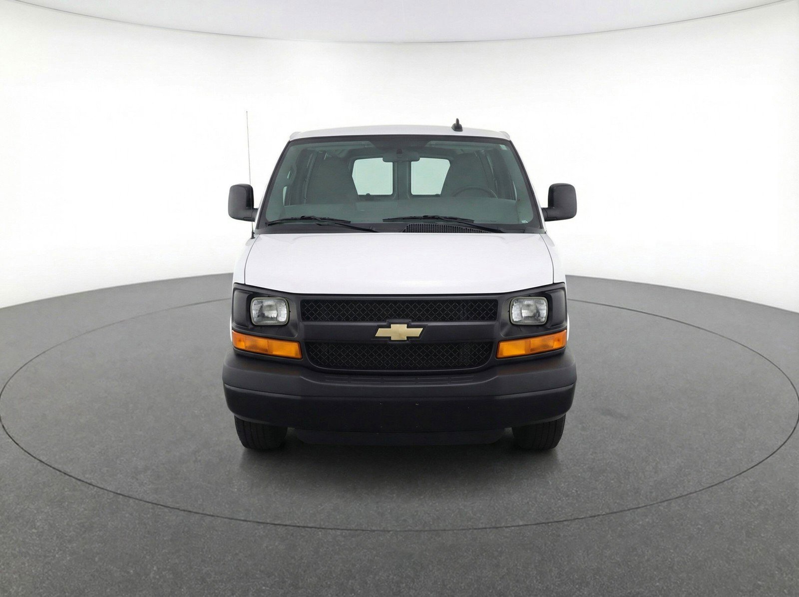 Used 2025 Chevrolet Express 3500 LT w/ LT Preferred Equipment Group RWD image 2