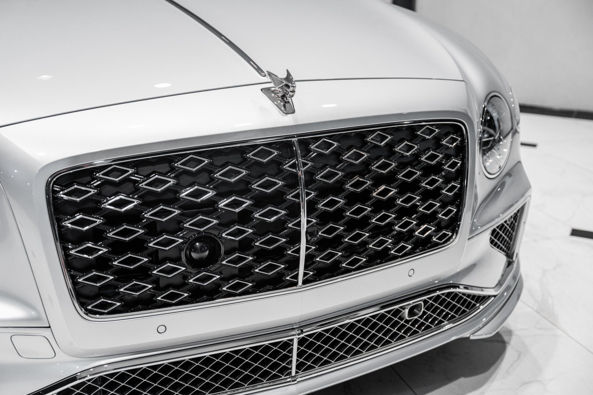 Used 2025 Bentley Flying Spur Plug-In Hybrid AWD/4WD image 12