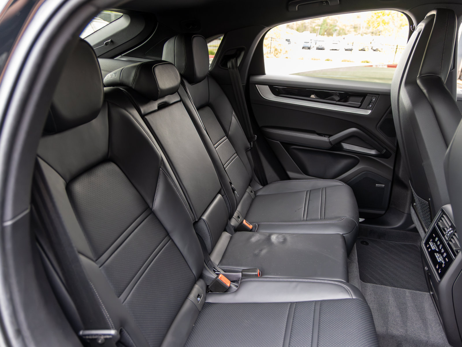 New 2026 Porsche Cayenne Coupe AWD/4WD image 30