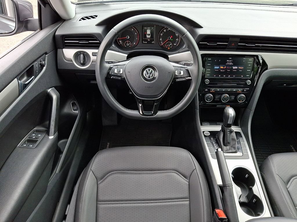 Used 2021 Volkswagen Passat 2.0T SE FWD image 12