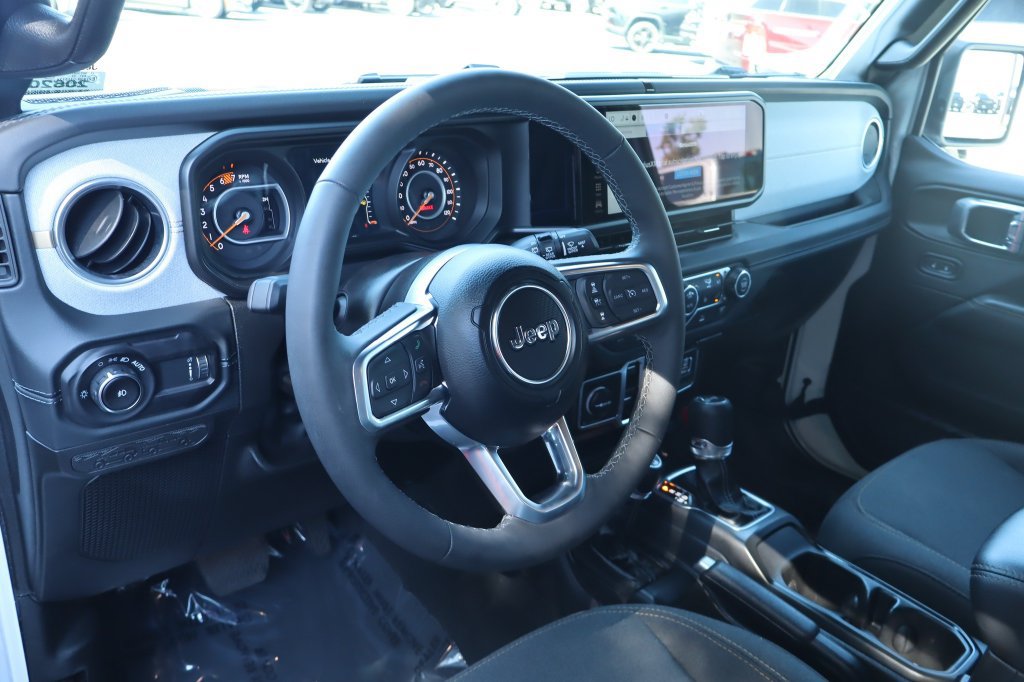 Certified 2026 Jeep Wrangler Unlimited Sahara AWD/4WD image 17