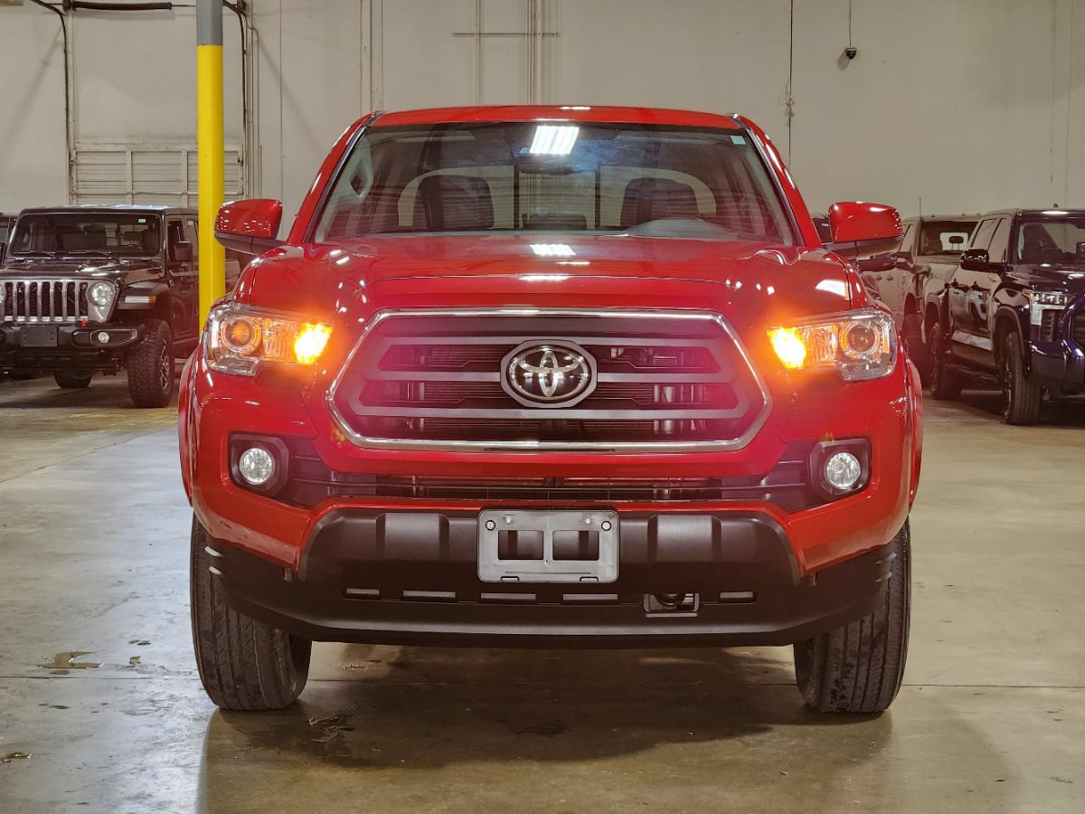 Used 2022 Toyota Tacoma SR5 RWD image 2