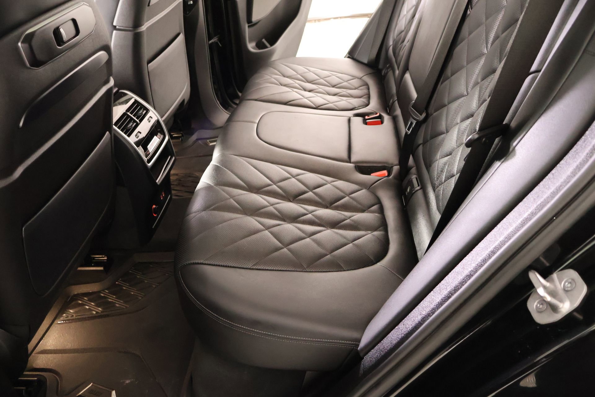 Used 2024 BMW X5 xDrive40i w/ Executive Package image 13