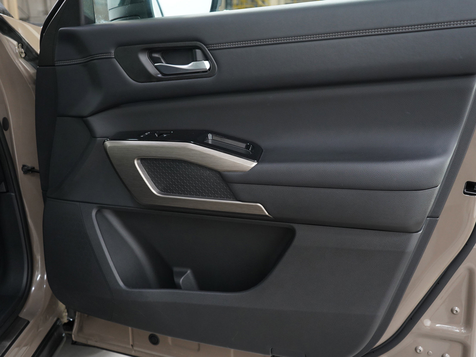 Used 2023 Nissan Pathfinder Platinum w/ Lighting Package (N92) image 9