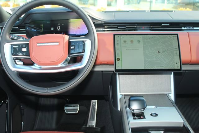 New 2026 Land Rover Range Rover SV image 4