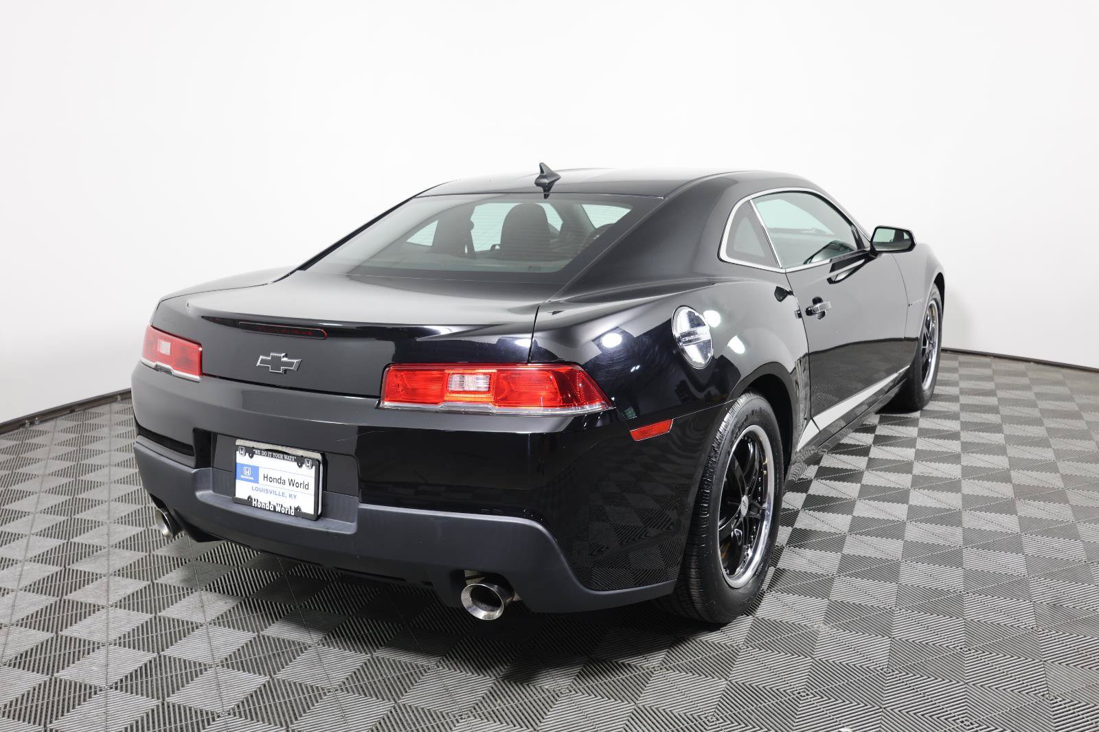 Used 2015 Chevrolet Camaro LS RWD image 5