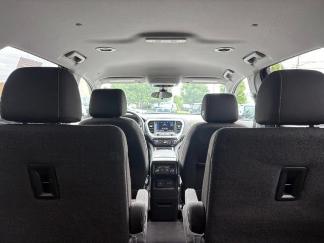 Used 2023 GMC Acadia SLE w/ Driver Convenience Package FWD image 9