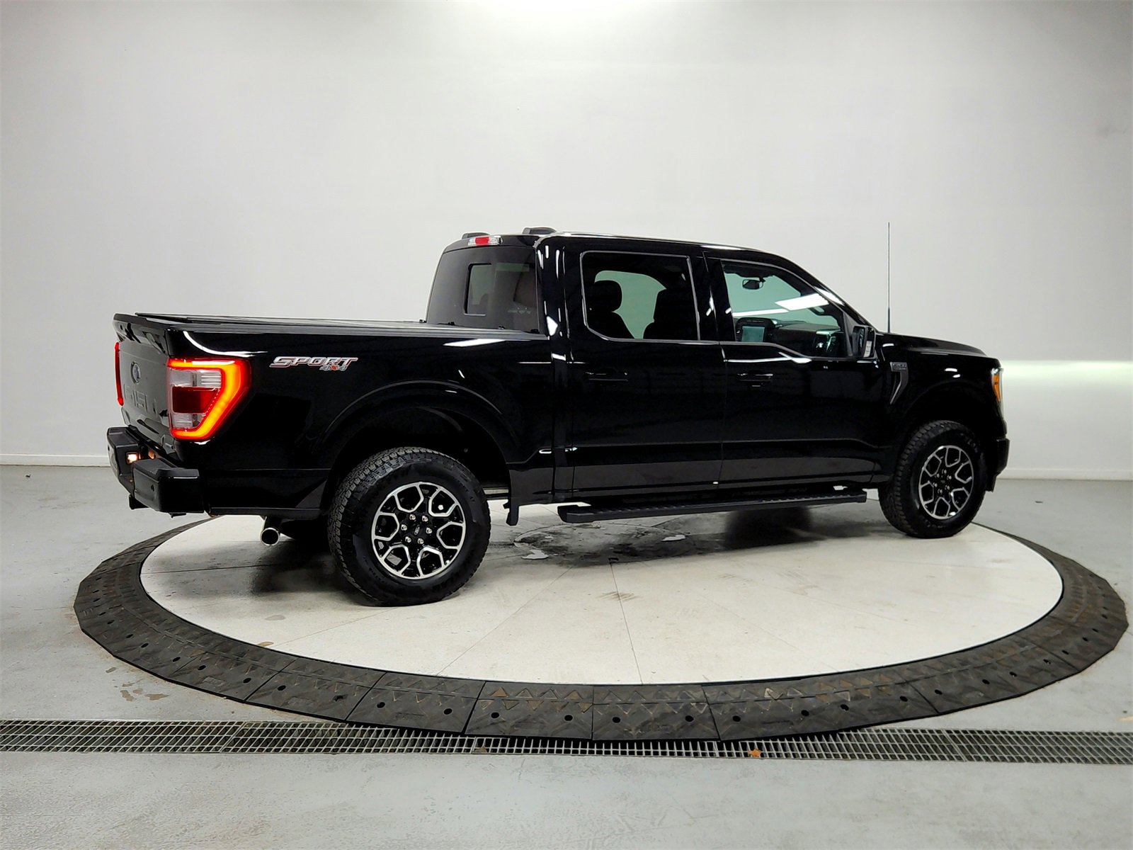 Used 2023 Ford F150 Lariat image 7