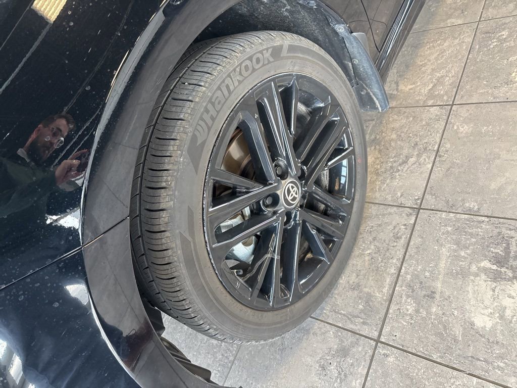 Certified 2025 Toyota Camry SE image 3