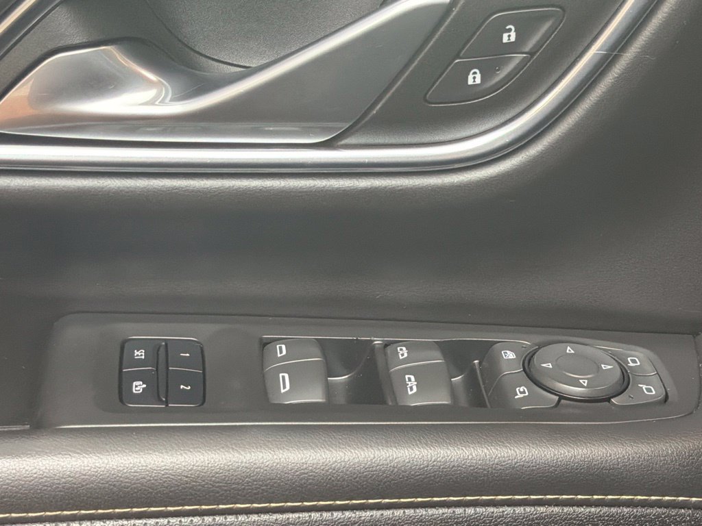 Used 2022 GMC Yukon SLT w/ SLT Luxury Package AWD/4WD image 24