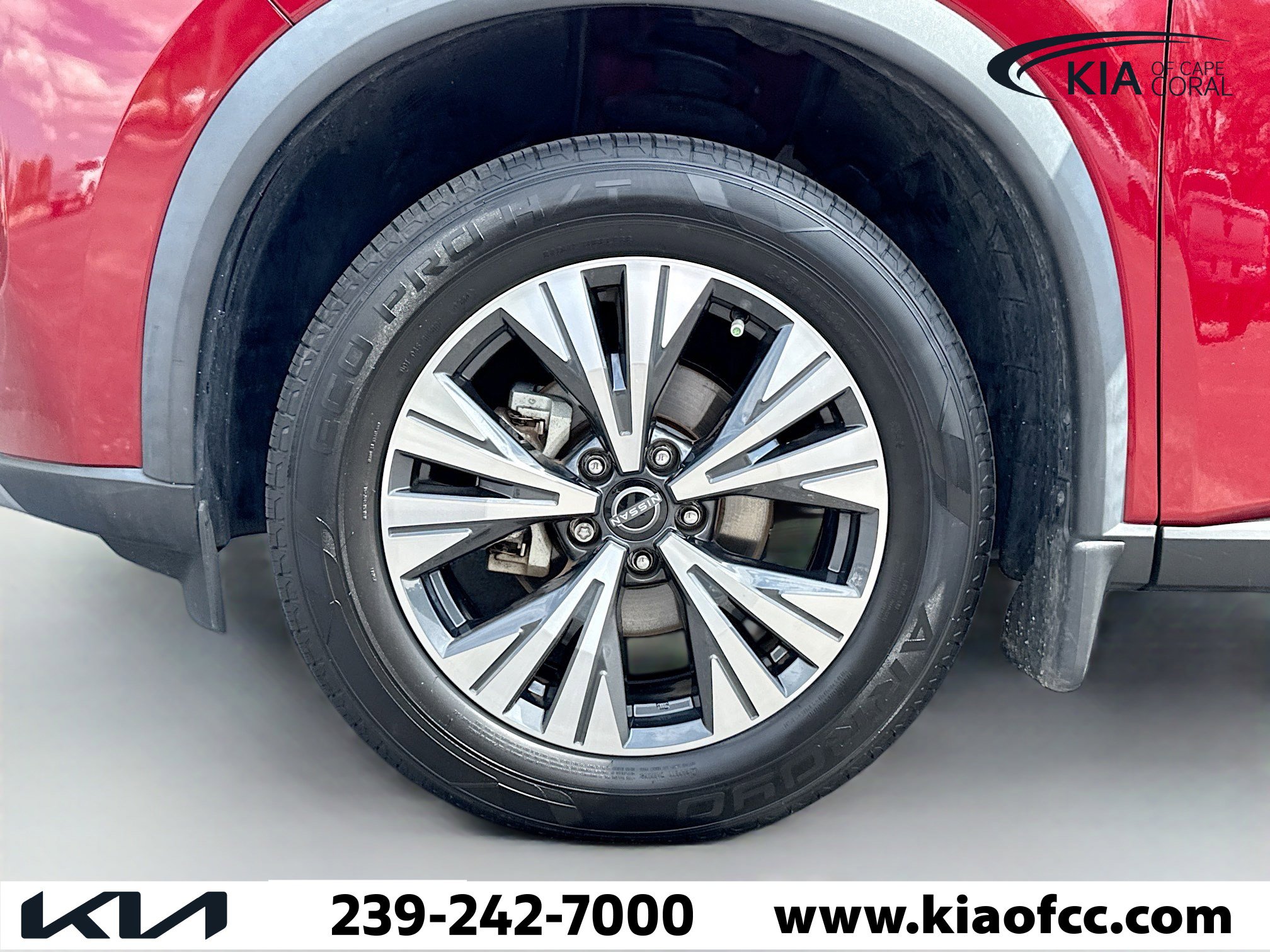 Used 2023 Nissan Rogue SV image 38