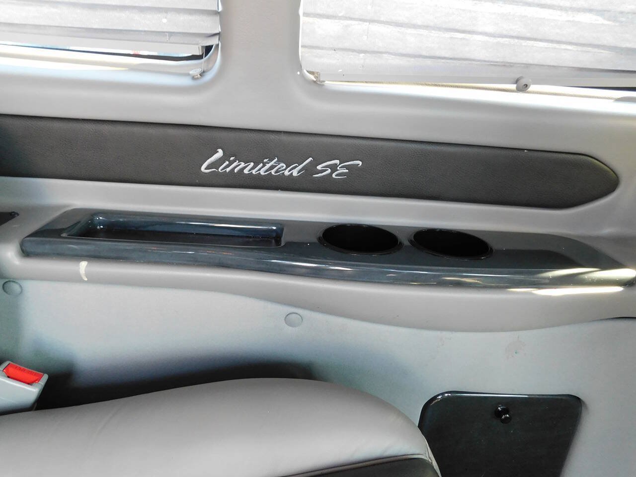 Used 2018 Chevrolet Express 2500 w/ Enhanced Convenience Package RWD image 60