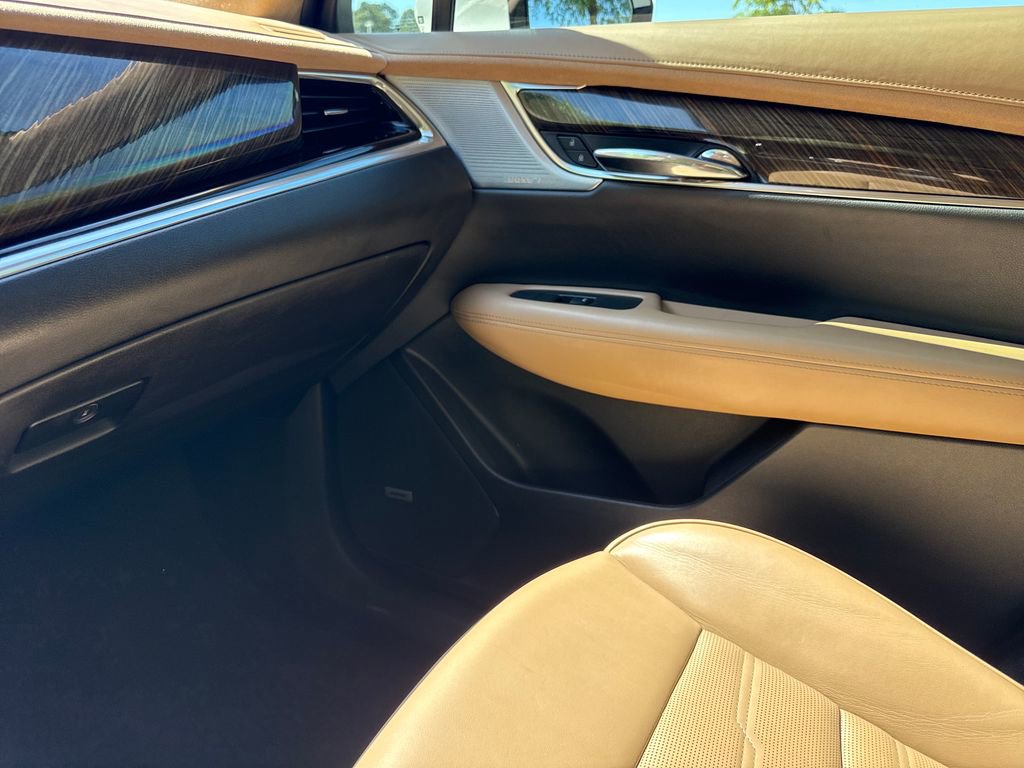 Used 2021 Cadillac XT6 Premium Luxury w/ Platinum Package FWD image 17