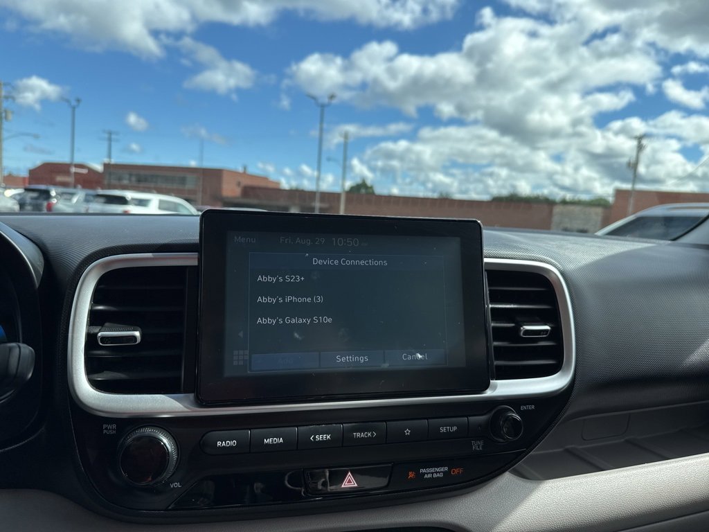 Used 2023 Hyundai Venue SEL image 22