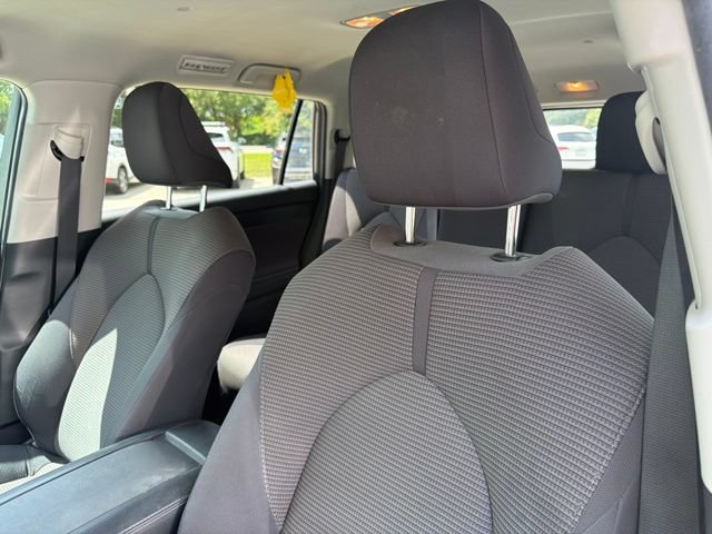 Used 2022 Toyota Highlander LE FWD image 11