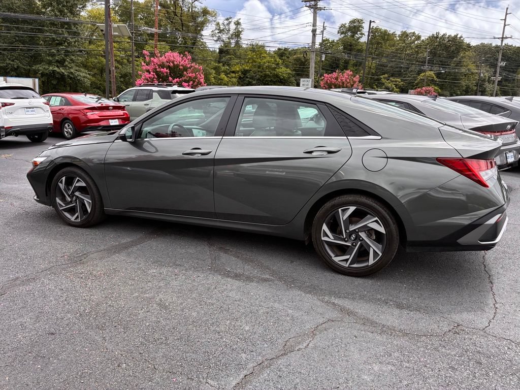 Used 2025 Hyundai Elantra Limited FWD image 4