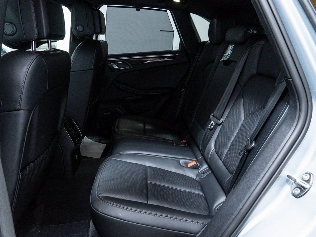 Used 2025 Porsche Macan image 25