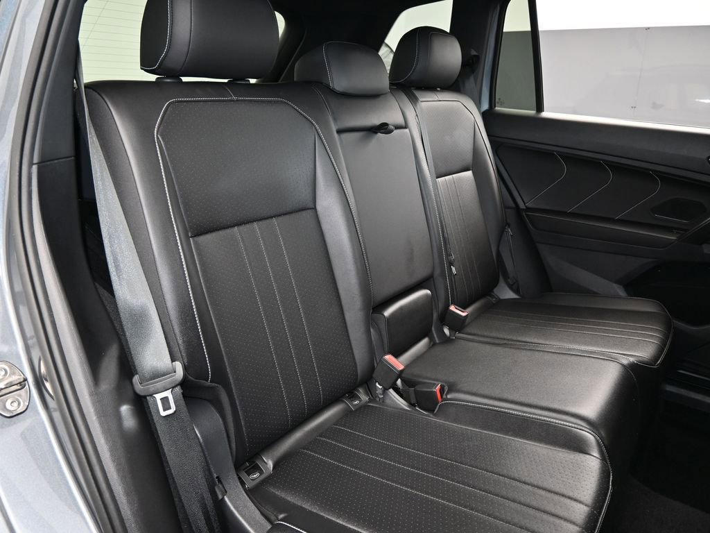Used 2022 Volkswagen Tiguan SE R-Line image 44